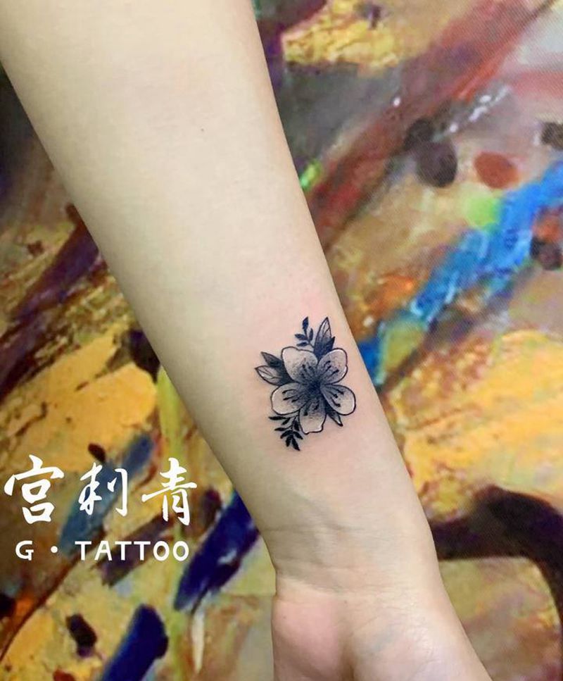 花纹身图片_手臂清新纹身图案