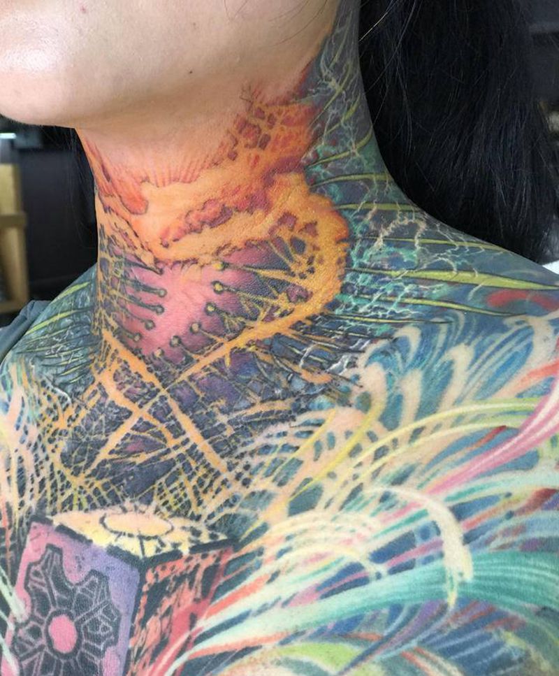 揭开生命禁锢纹身图片_颈部纹身图案