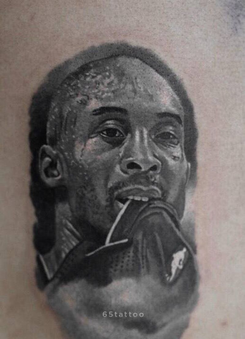 科比纹身图片_腰部欧美写实纹身图案