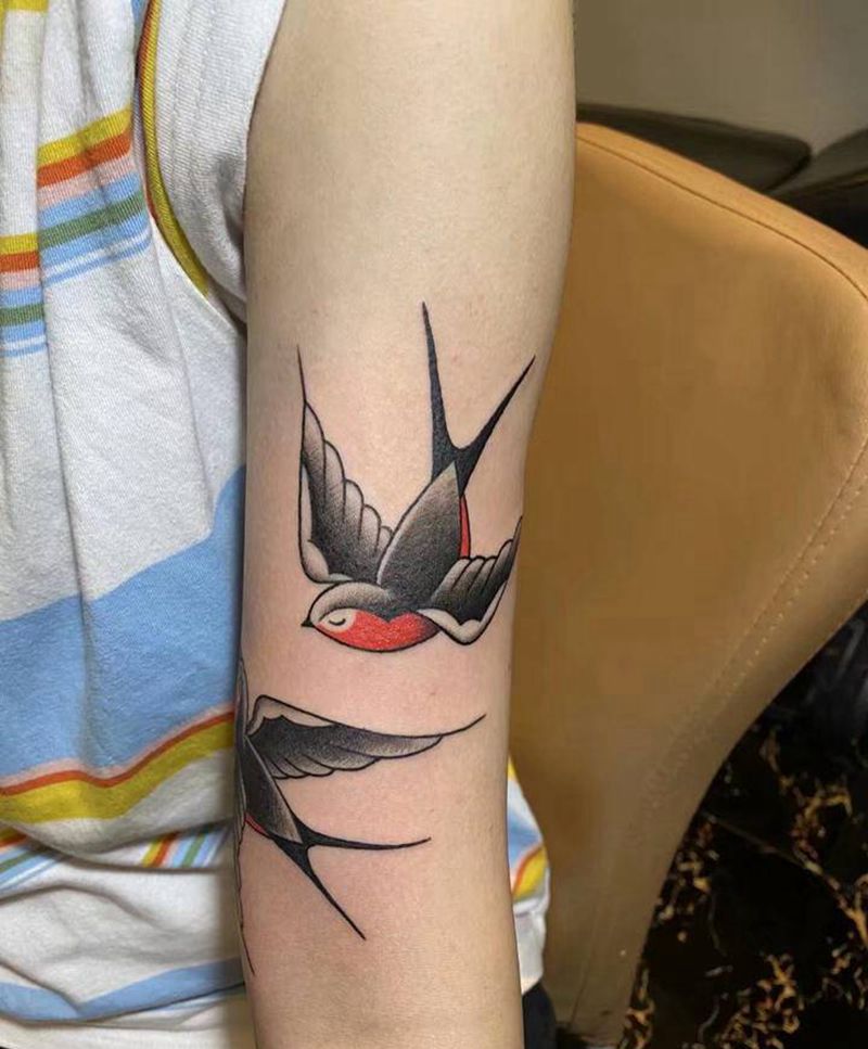 小燕子纹身图片_手臂手部New SchoolOld School纹身图案