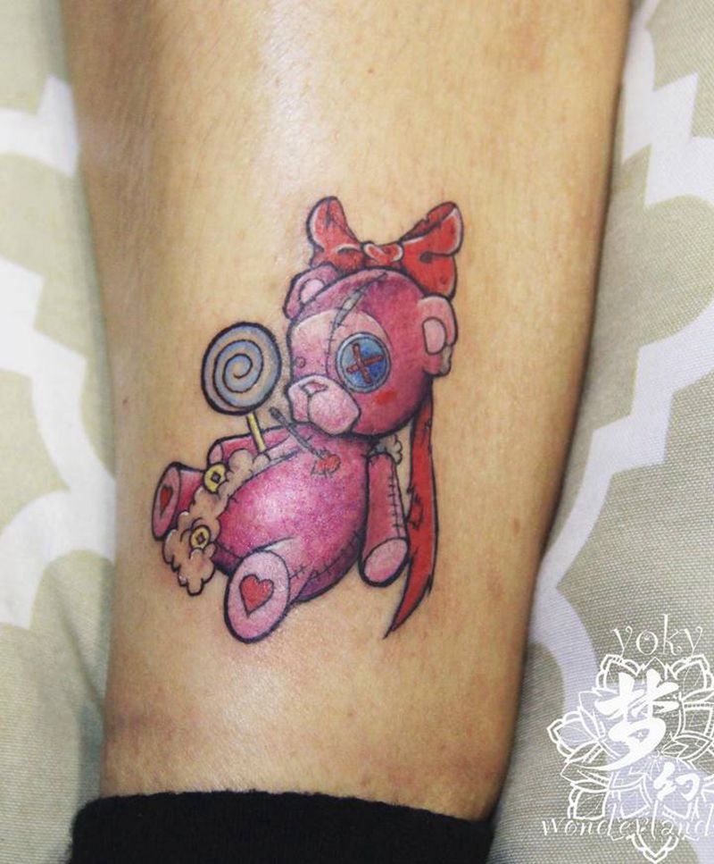 暗黑可爱小熊纹身图片_腿部New School纹身图案