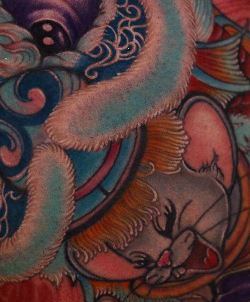 醒狮小鼠纹身图片_腿部新传统醒狮 老鼠纹身图案