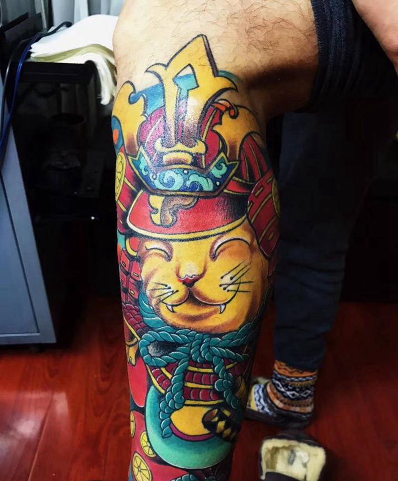 招财武士纹身图片_腿部新传统纹身图案