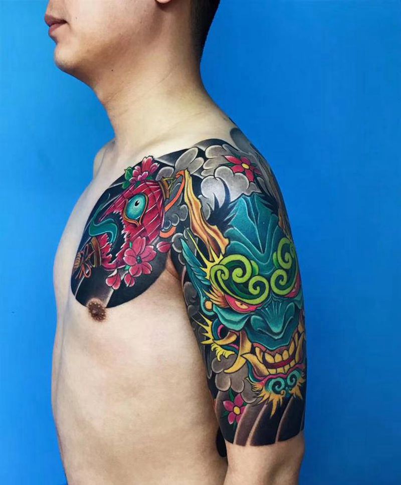 半甲纹身图片_肩部老传统纹身图案