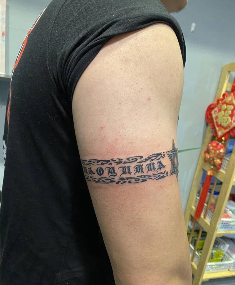 臂环纹身图片_肩部手臂花体字图腾纹身图案