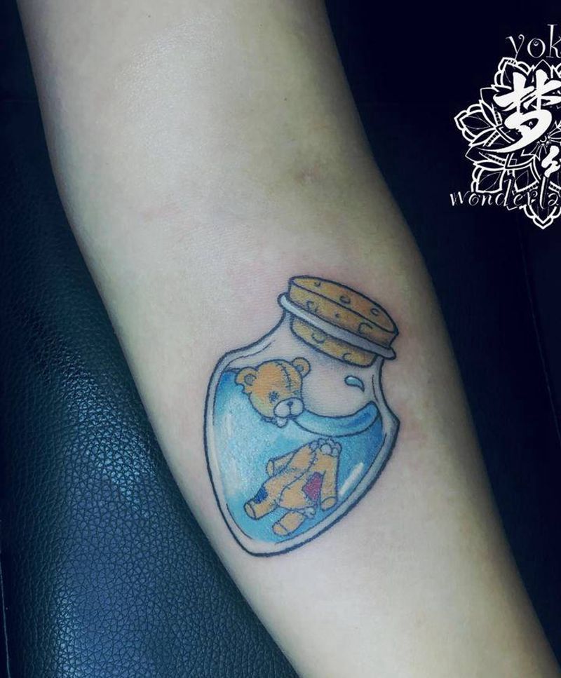 许愿瓶里的熊纹身图片_手臂New School纹身图案