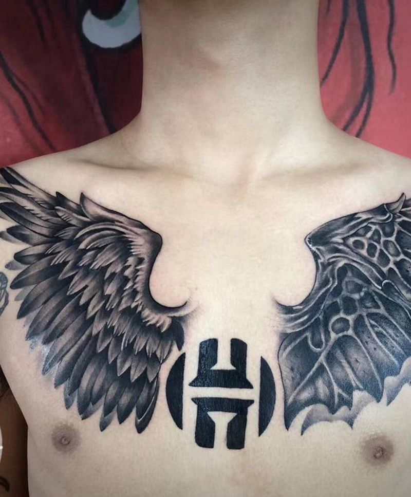 花胸翅膀纹身图片_胸部欧美写实翅膀纹身图案