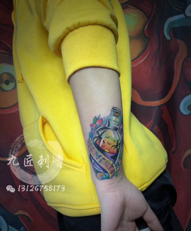 旧图修改纹身图片_手部Old School水彩纹身图案