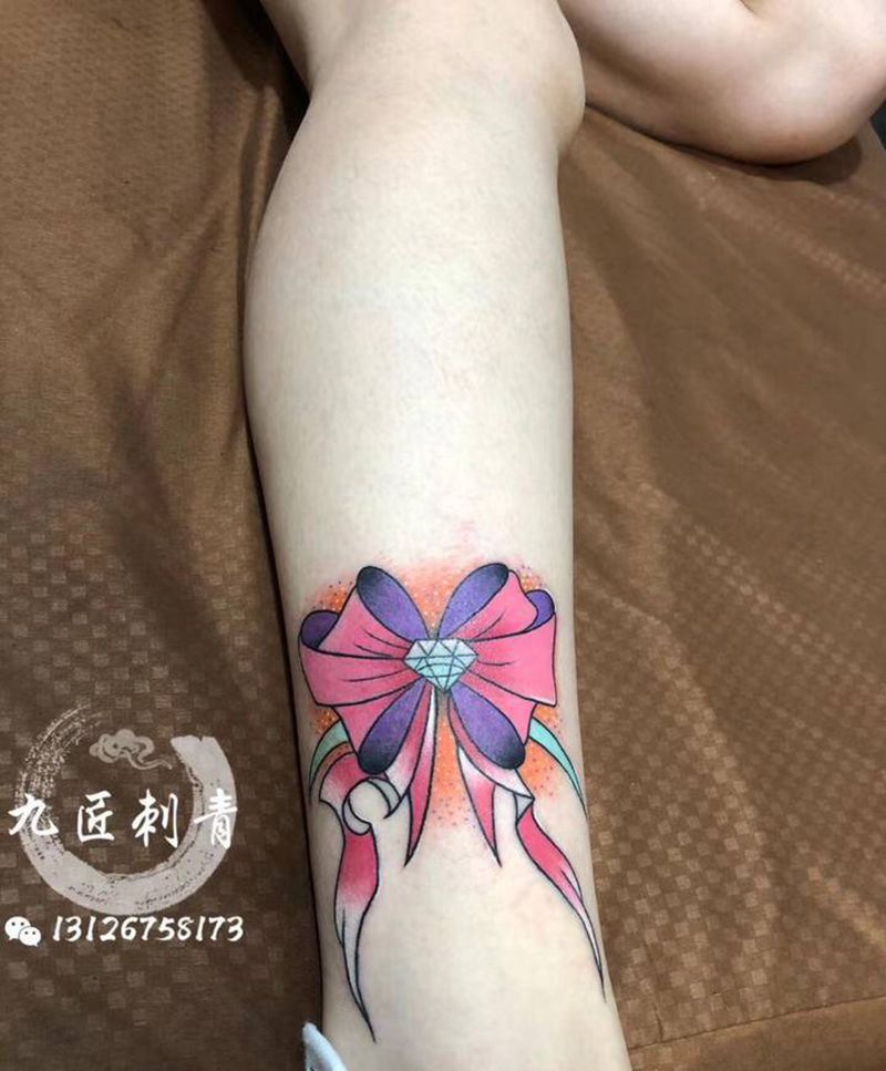 蝴蝶结纹身图片_腿部Old School纹身图案