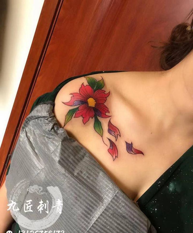 樱花纹身图片_肩部胸部新传统纹身图案