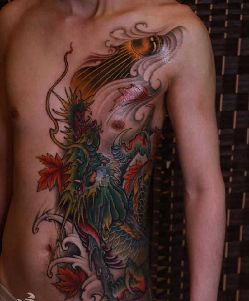 龙纹身图片_腹部新传统纹身图案