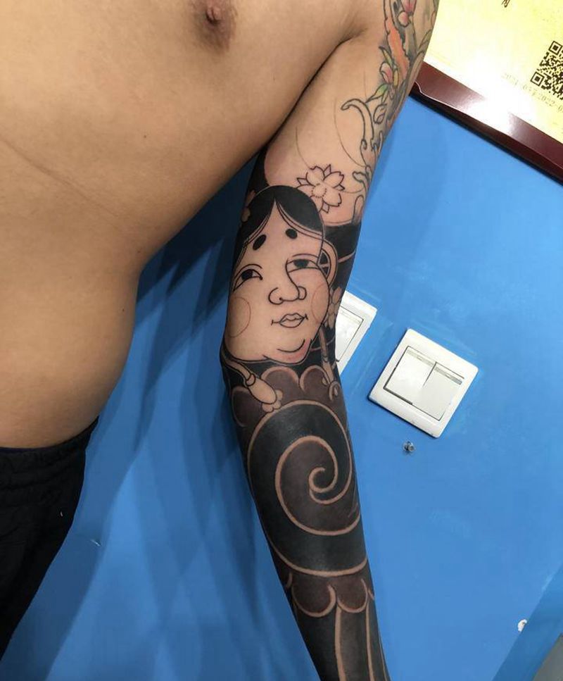 老传统花臂纹身图片_手臂手部老传统阿多福纹身图案