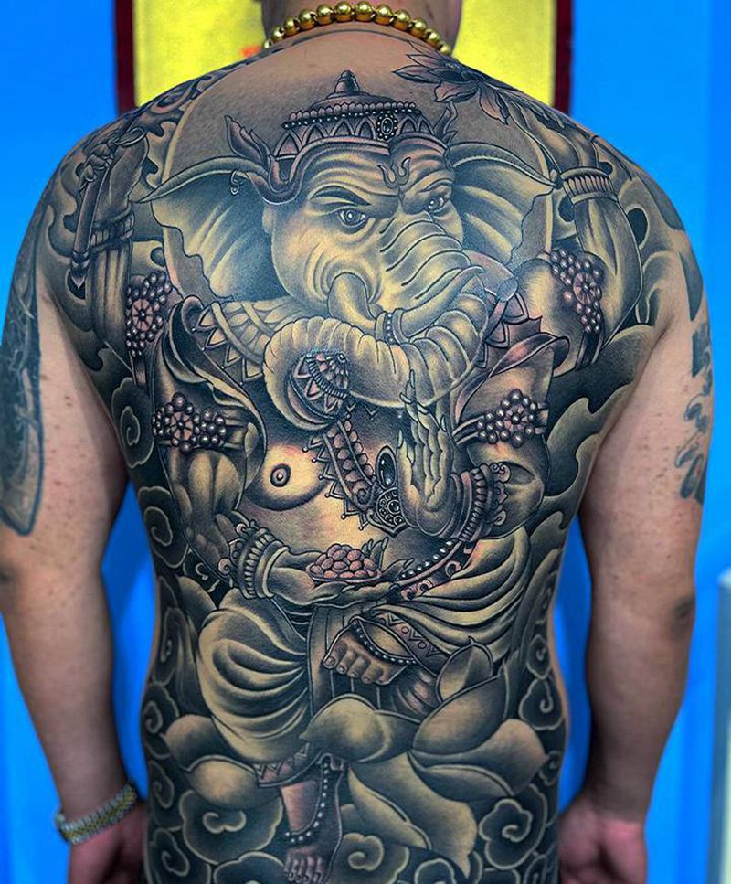 象神，黑灰，纹身图片_背部新传统纹身图案