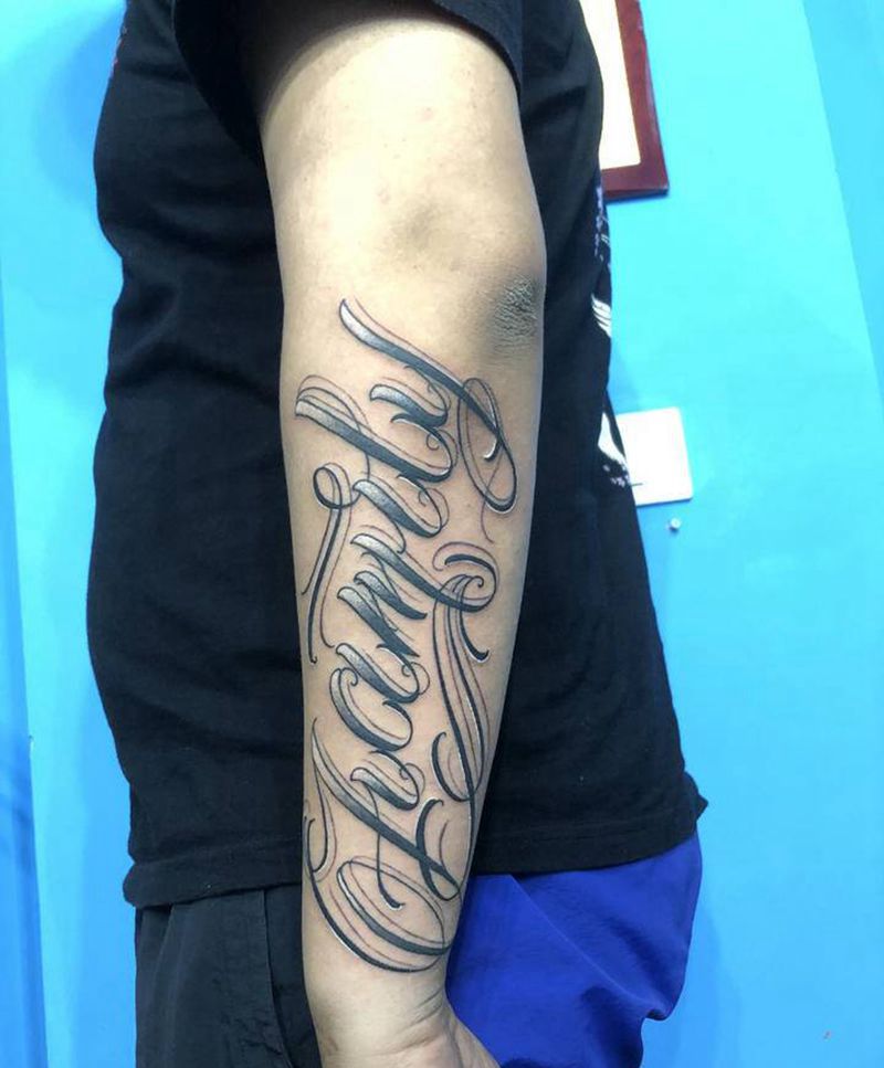 花体字纹身图片_手臂花体字纹身图案