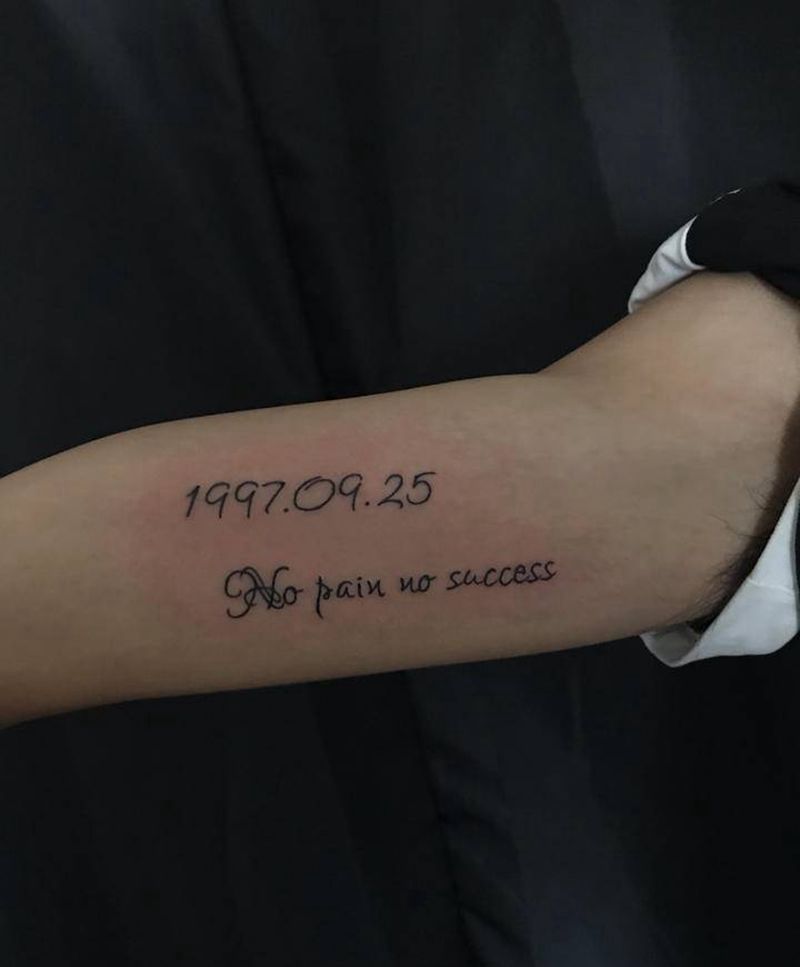 小小清新纹身图片_手臂花体字纹身图案