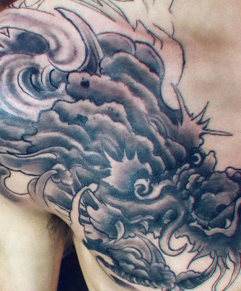 未完纹身图片_胸部老传统纹身图案