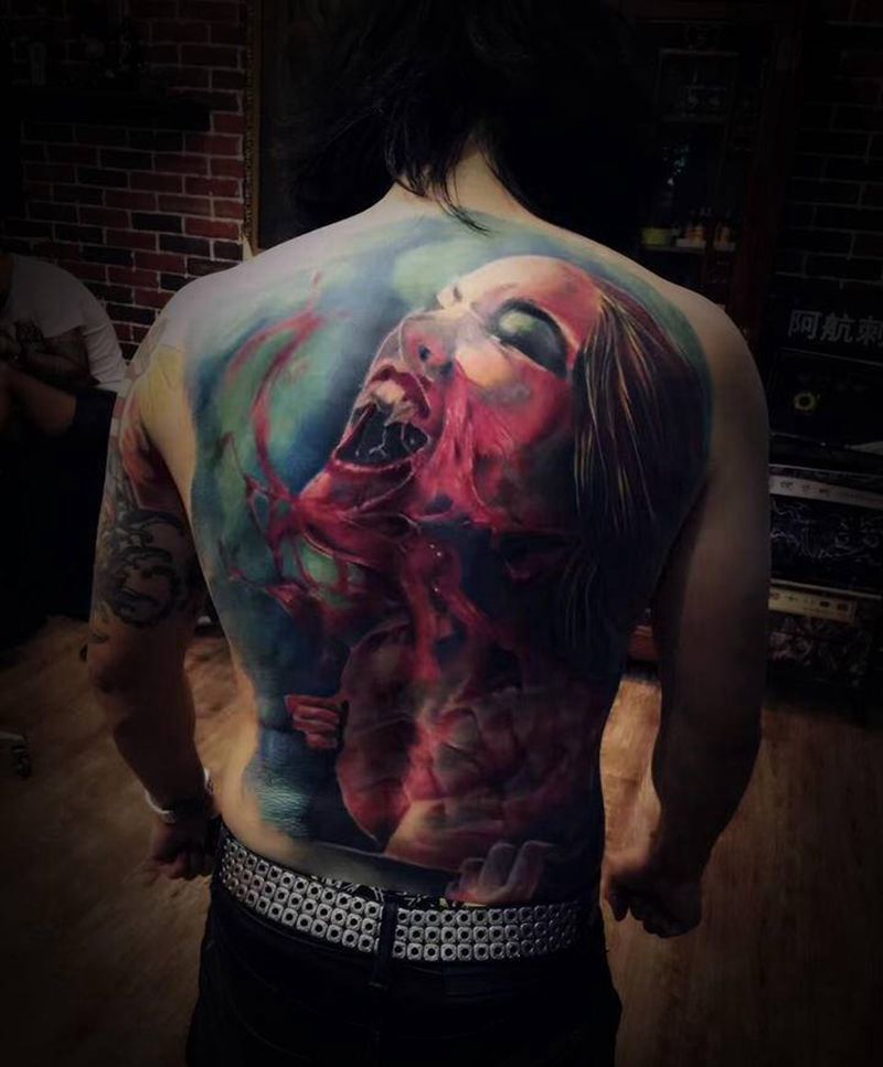 满背吸血鬼纹身图片_背部欧美写实纹身图案