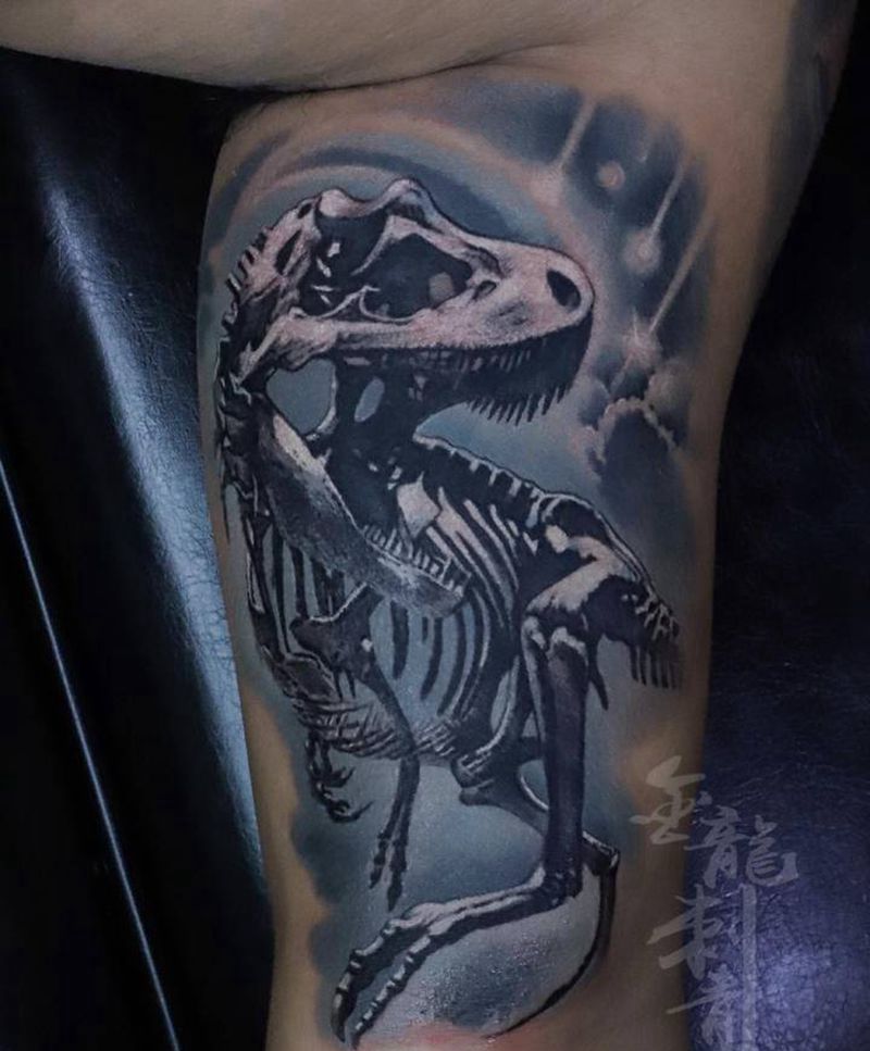 恐龙纹身图片_手部欧美写实纹身图案