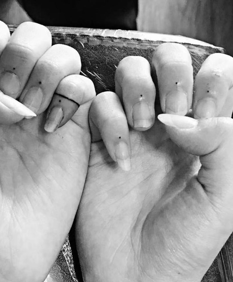 点线纹身图片_手部纹身图案