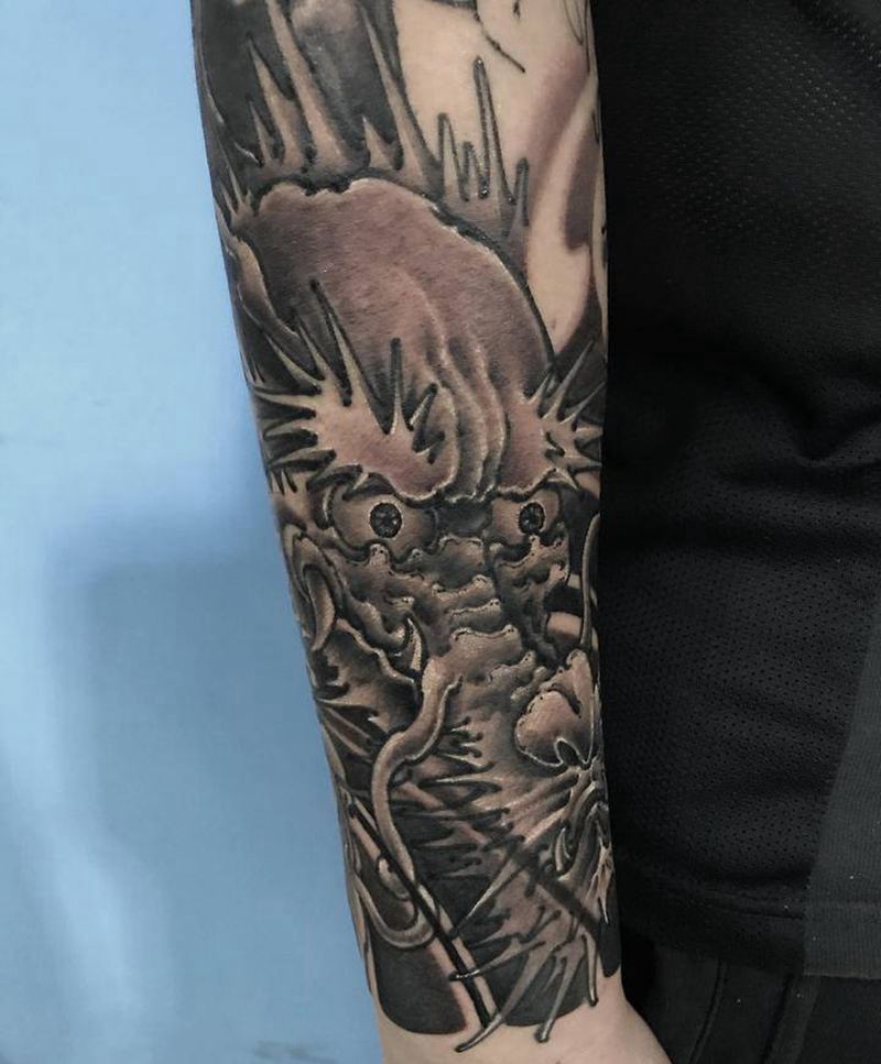 龙纹身图片_手臂新传统老传统纹身图案