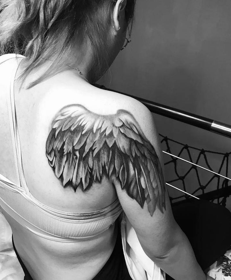 翅膀纹身图片_背部纹身图案