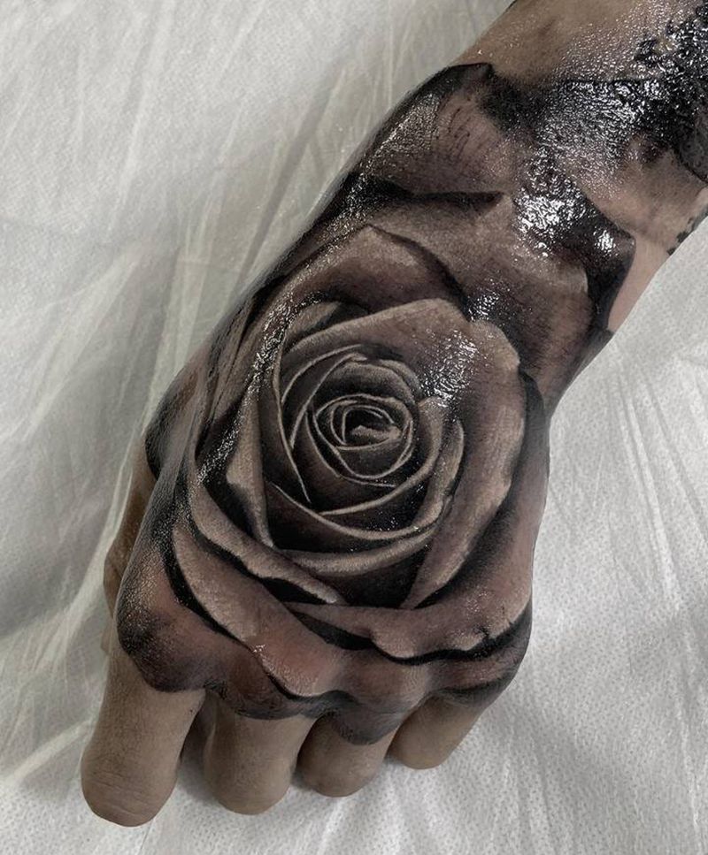 玫瑰花纹身图片_手部欧美写实纹身图案