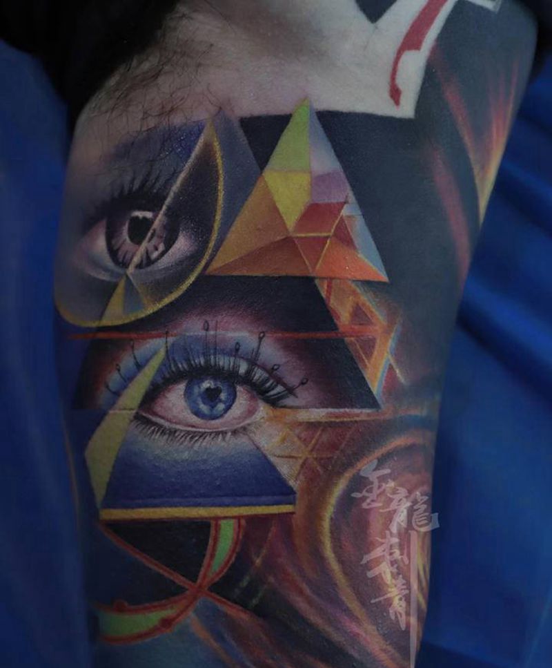 上帝之眼纹身图片_手臂欧美写实纹身图案