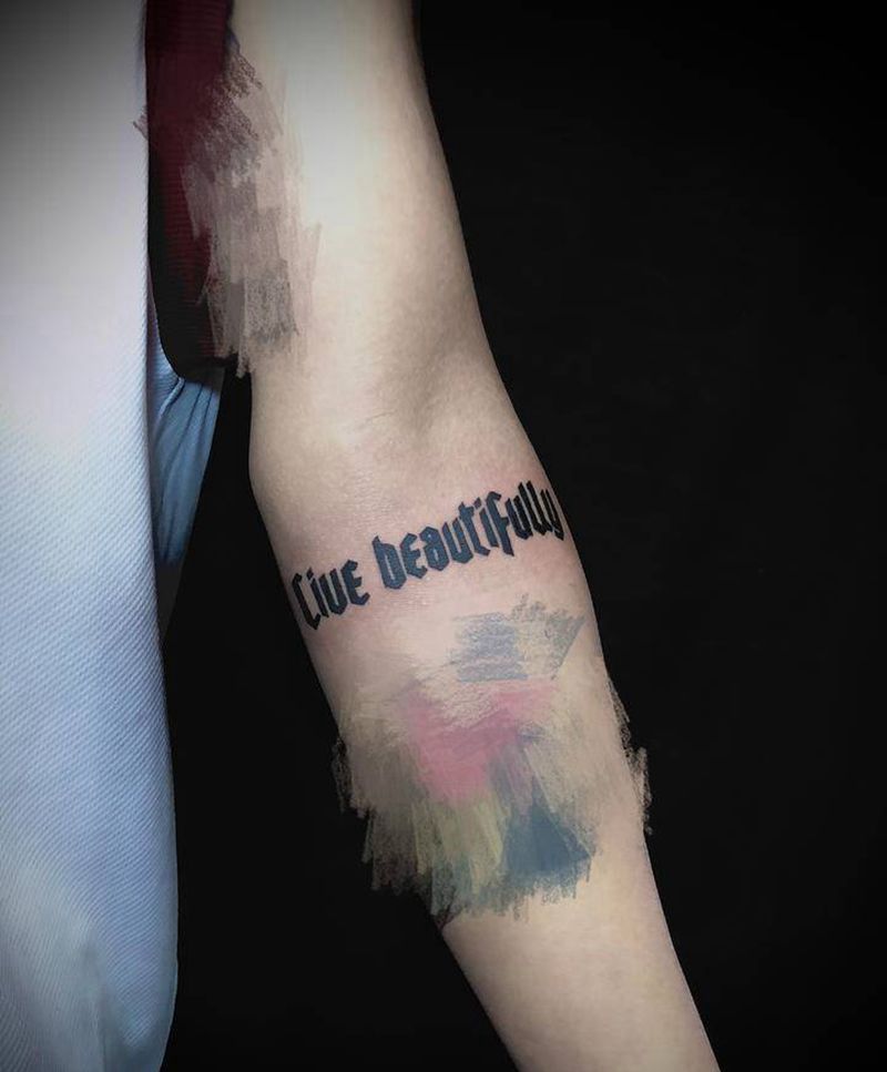 字母纹身图片_手臂花体字纹身图案