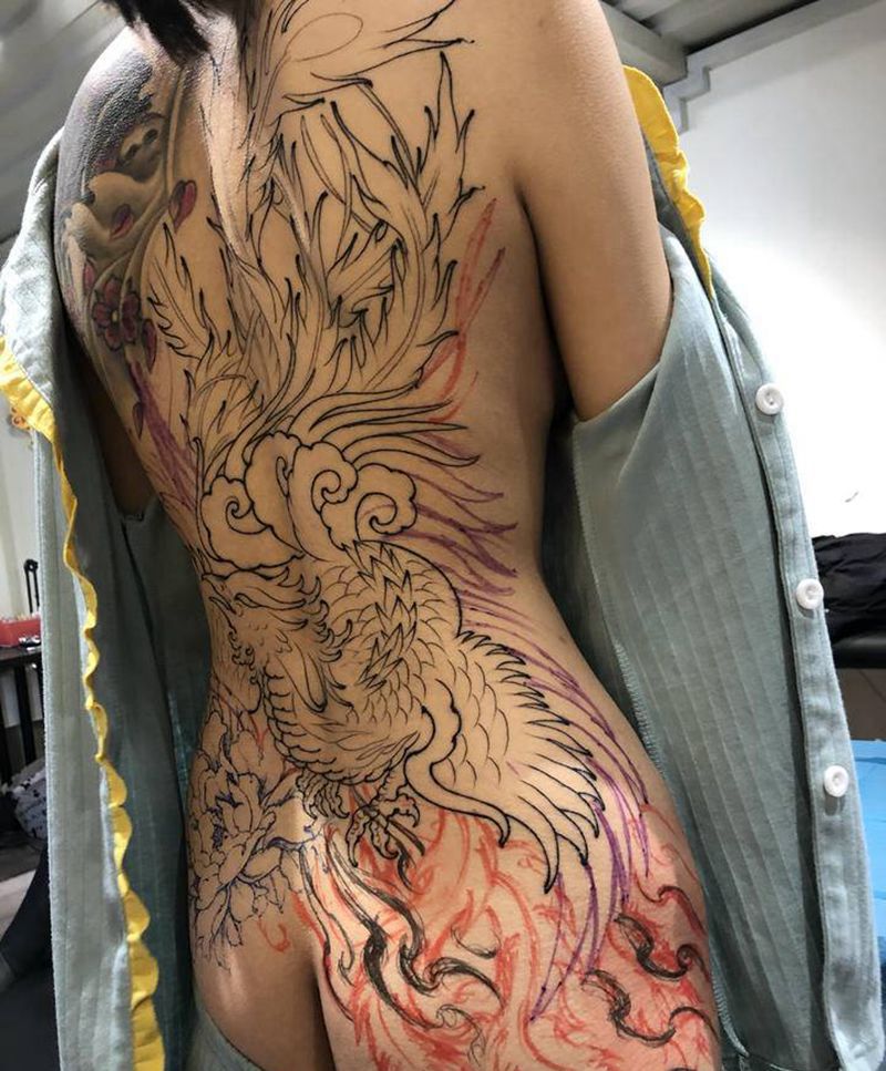 满背凤凰纹身图片_背部新传统纹身图案