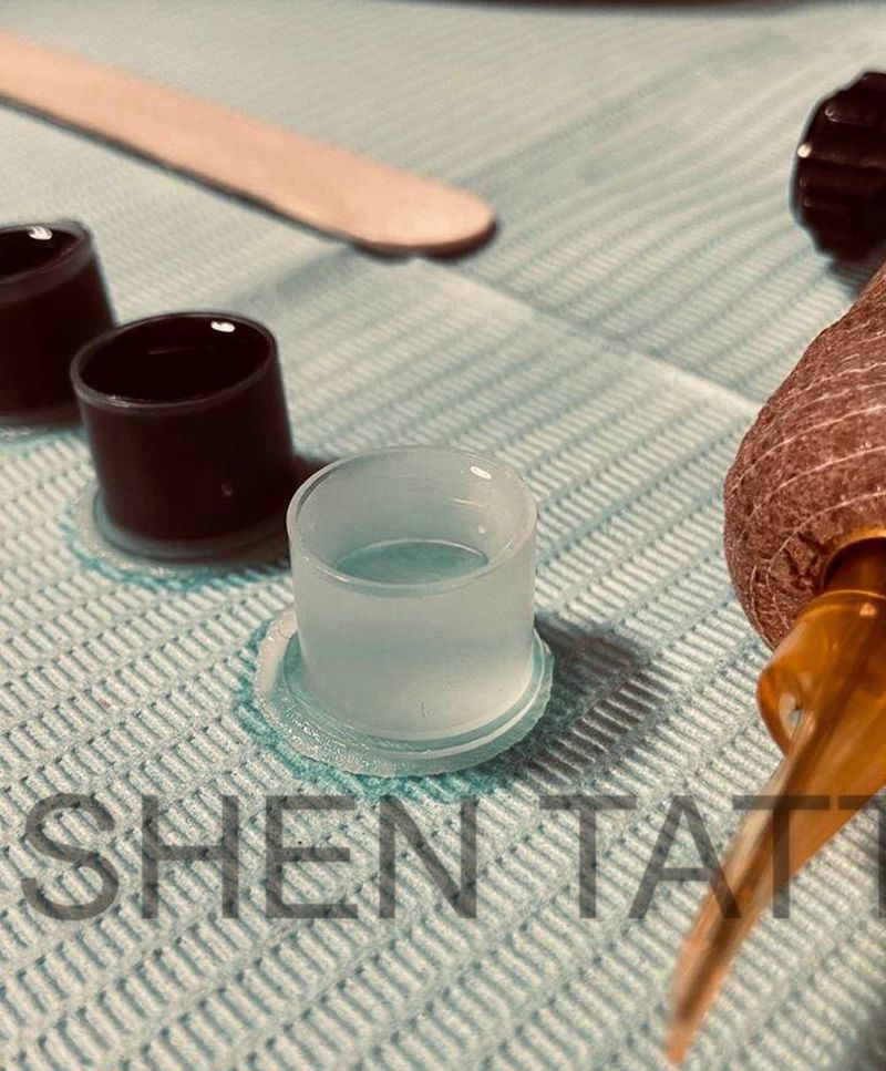 拳纹身图片_手臂欧美写实纹身图案