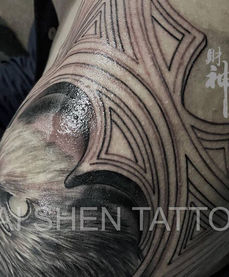 窗花纹身图片_手臂肩部欧美写实纹身图案