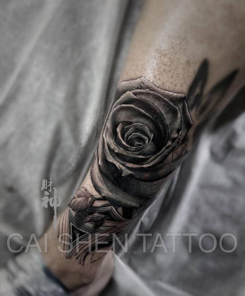 遮盖纹身图片_腿部欧美写实玫瑰花纹身图案