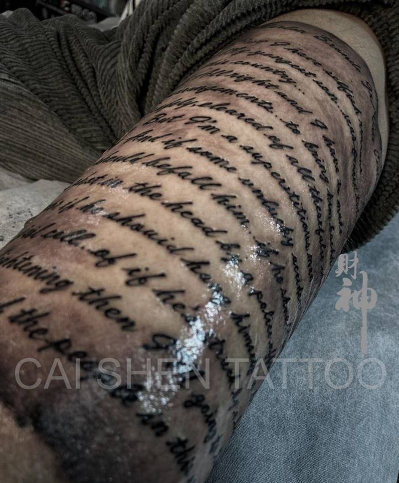 作文纹身图片_腿部花体字纹身图案