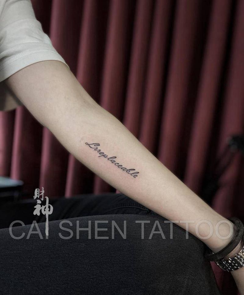 无可替代纹身图片_手臂花体字纹身图案