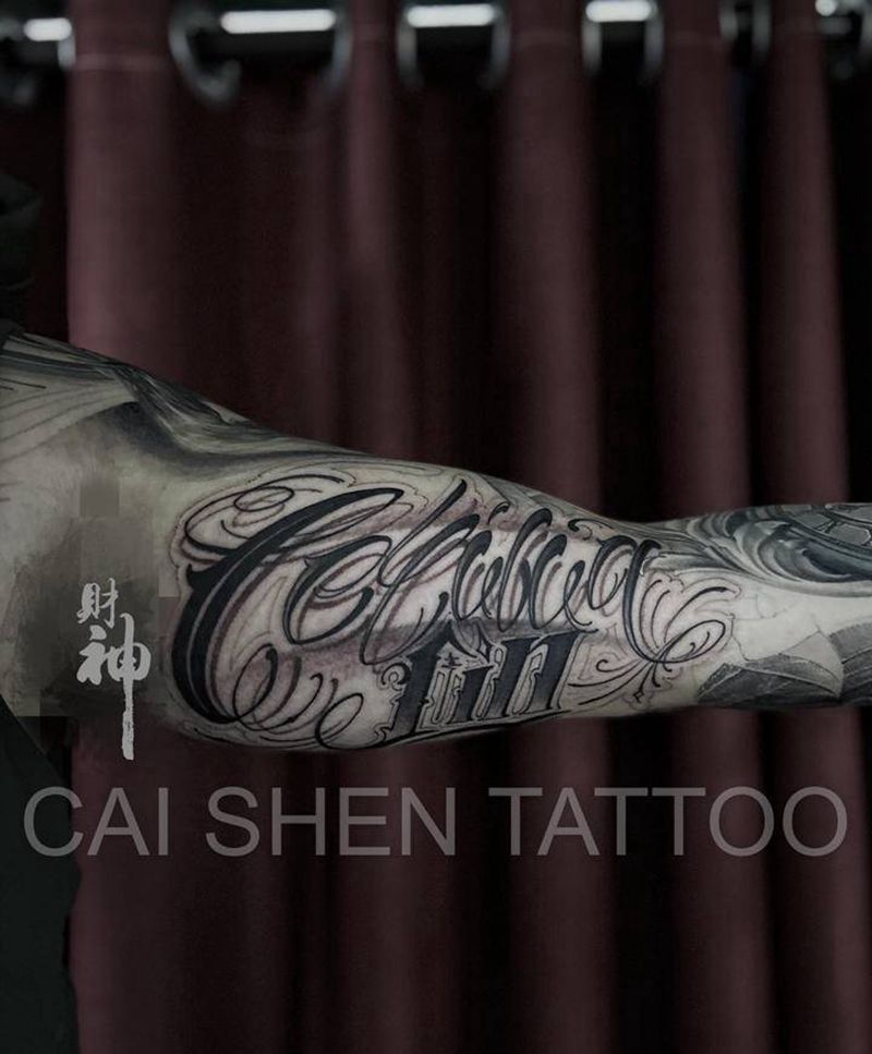 家纹身图片_手臂花体字纹身图案