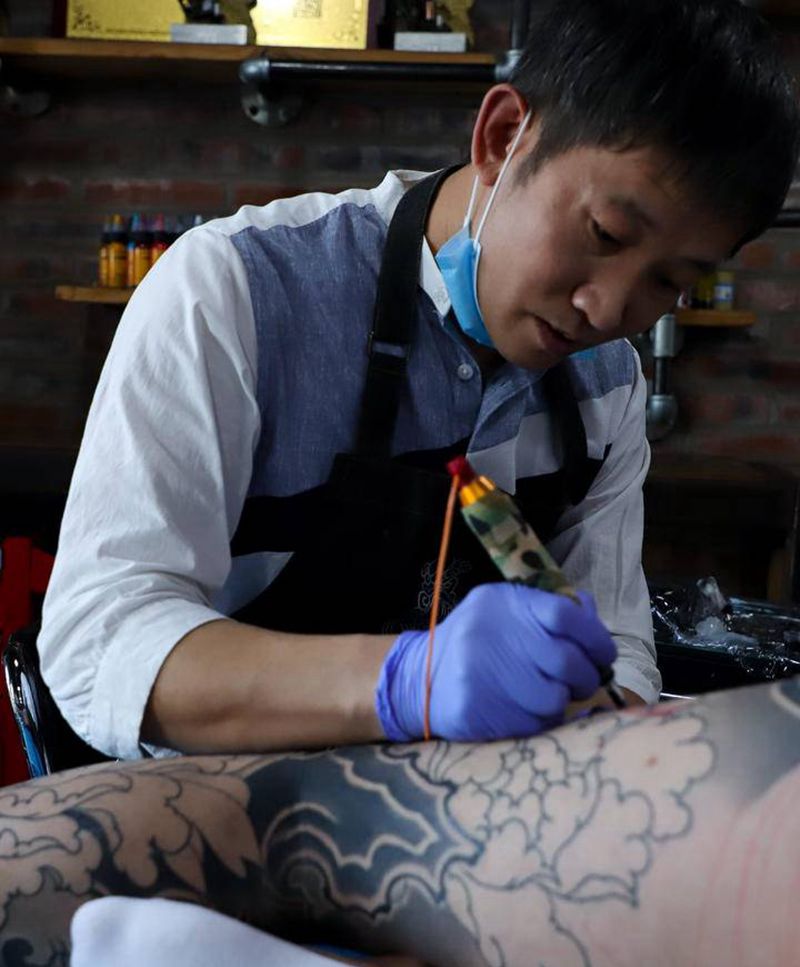 新传统花腿纹身图片_腿部新传统纹身图案