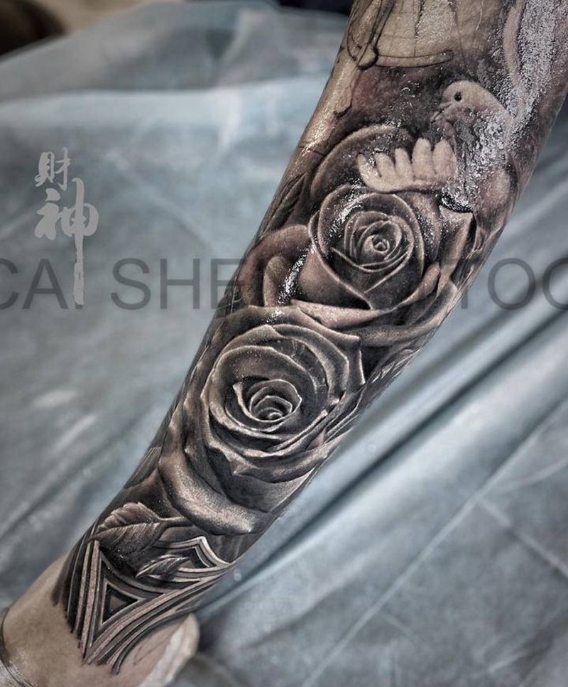 遮盖纹身图片_手臂欧美写实遮盖玫瑰花鸽子纹身图案
