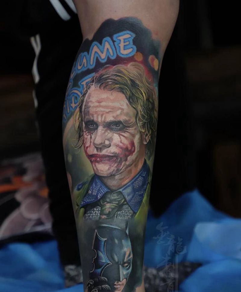 小丑纹身图片_腿部欧美写实纹身图案