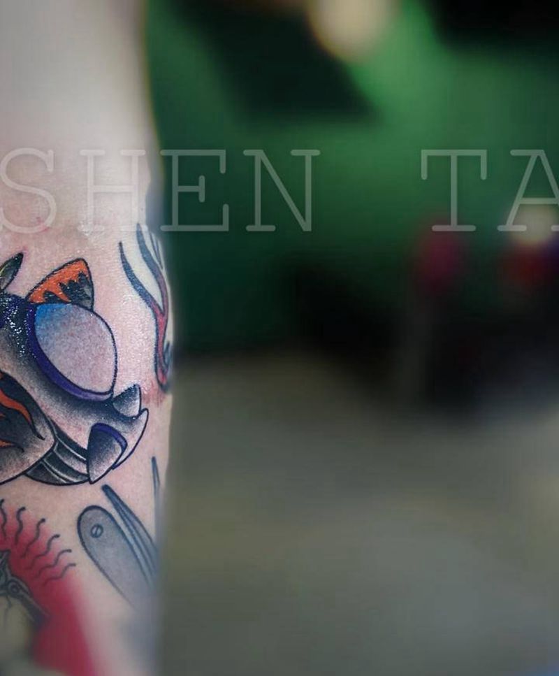 小飞机纹身图片_手臂Old School纹身图案