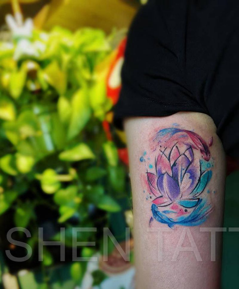 鱼戏新莲动纹身图片_手臂水墨水彩纹身图案