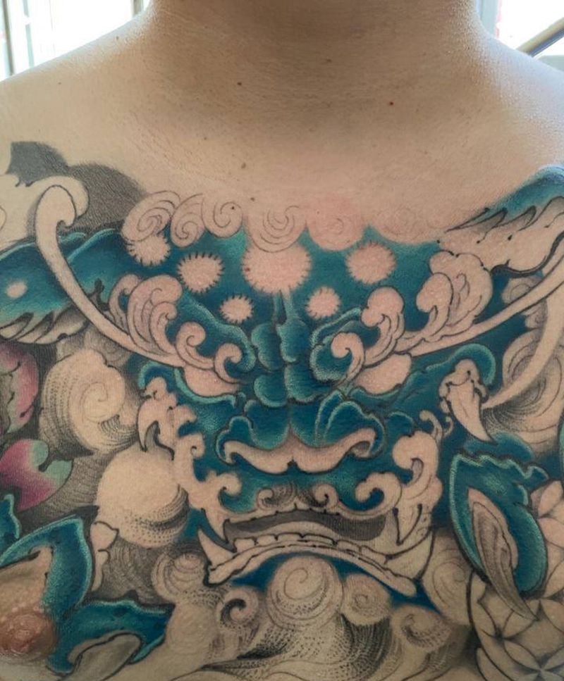 花胸唐狮彩色纹身图片_胸部纹身图案