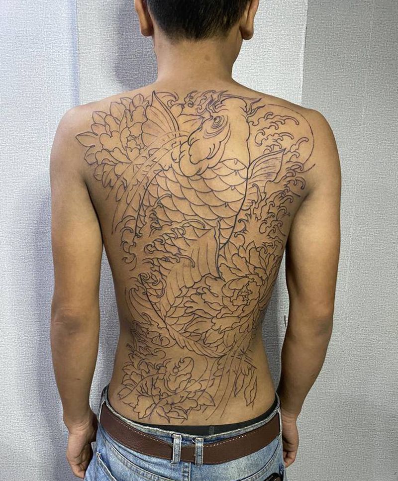 鲤鱼先简单来个线条纹身图片_背部新传统纹身图案