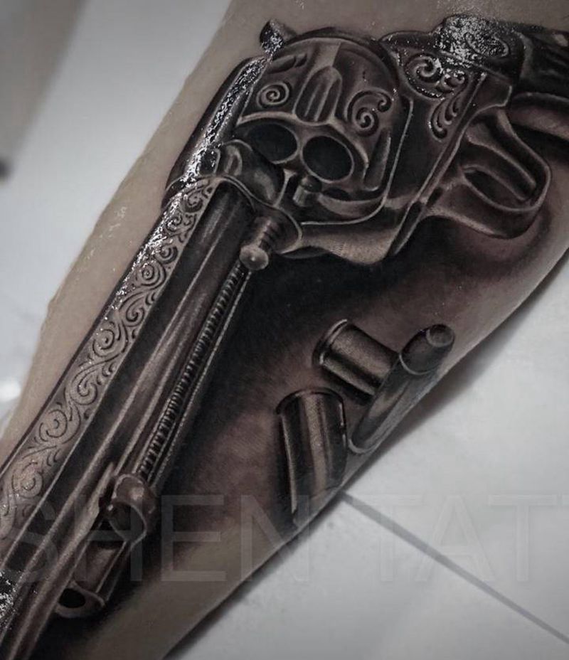 左轮纹身图片_手部手臂欧美写实纹身图案