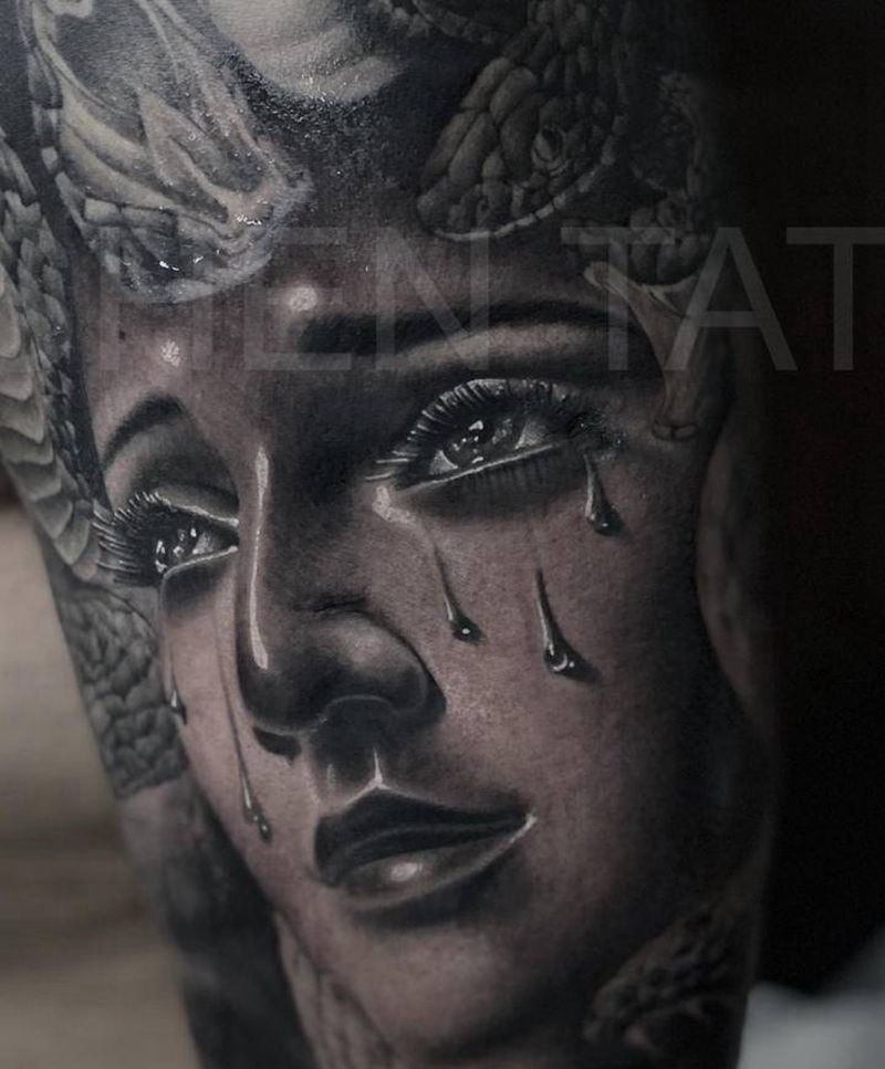 莎莎纹身图片_手臂肩部欧美写实花体字纹身图案