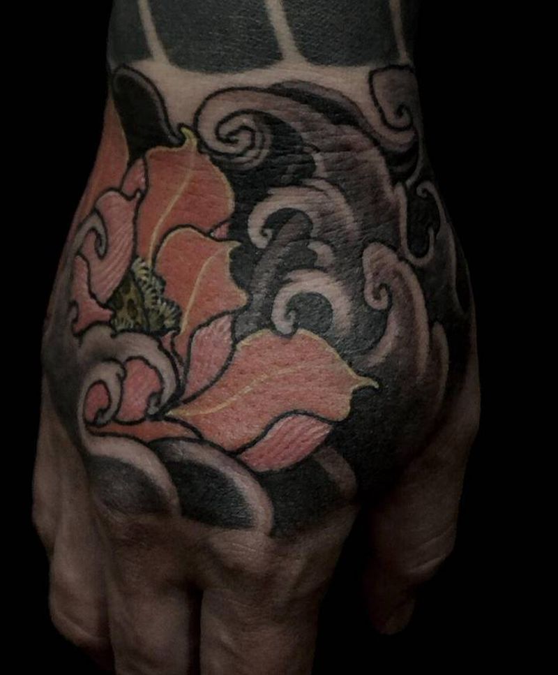 手背荷花纹身图片_手部新传统纹身图案