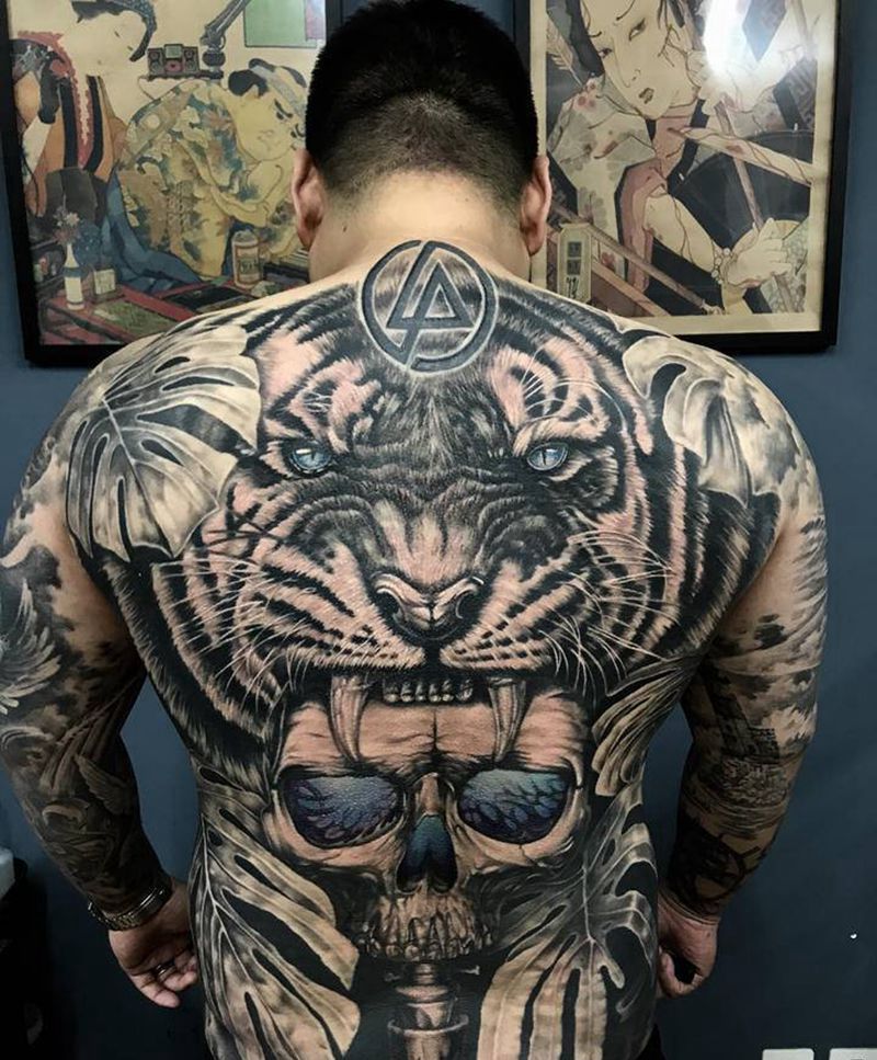 写实老虎纹身图片_背部欧美写实纹身图案