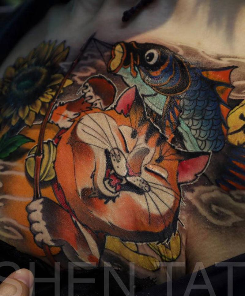 遮盖纹身图片_胸部肩部新传统New School招财猫向日葵鱼纹身图案