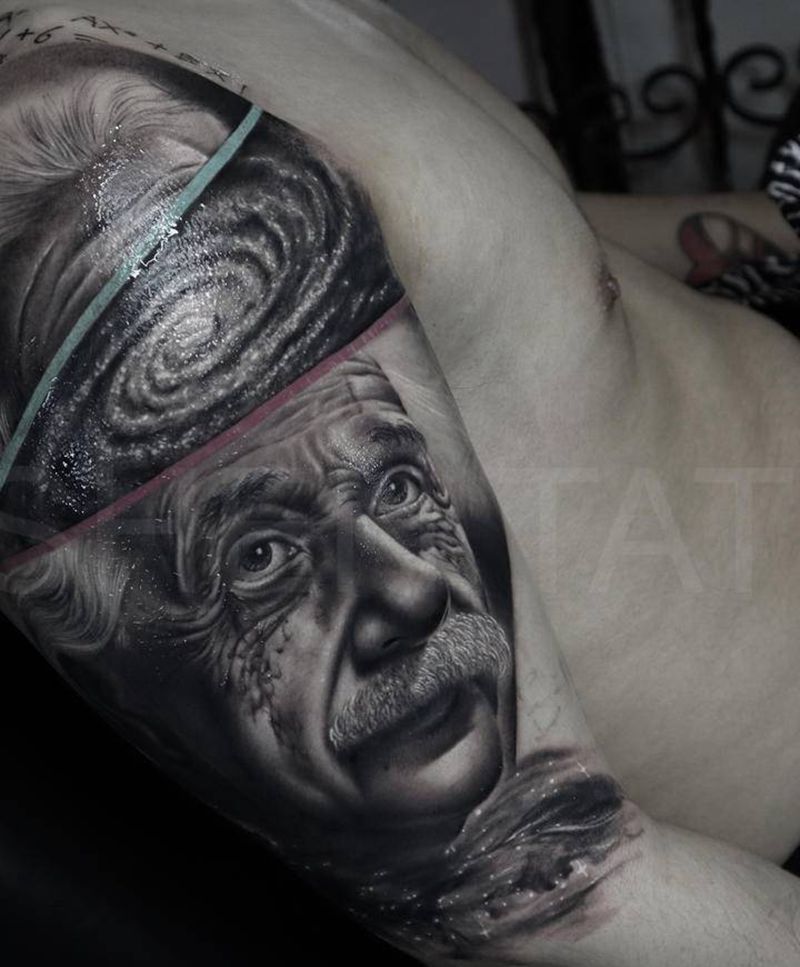 爱因斯坦纹身图片_肩部手臂欧美写实肖像爱因斯坦纹身图案