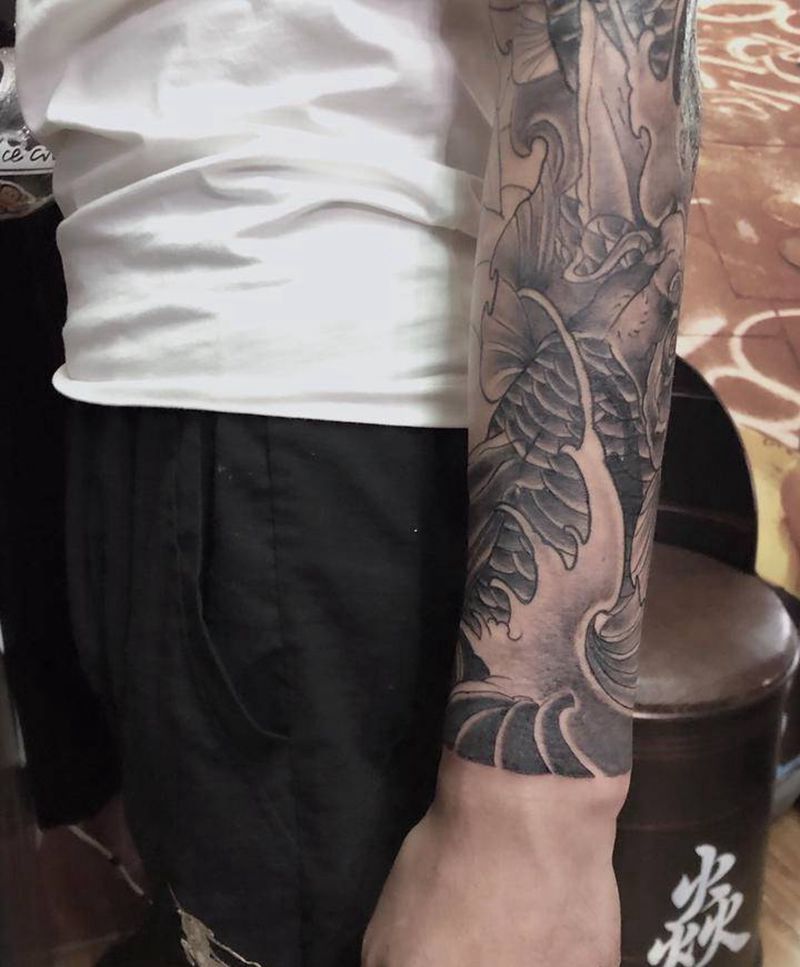 接花臂未完成纹身图片_手臂新传统纹身图案