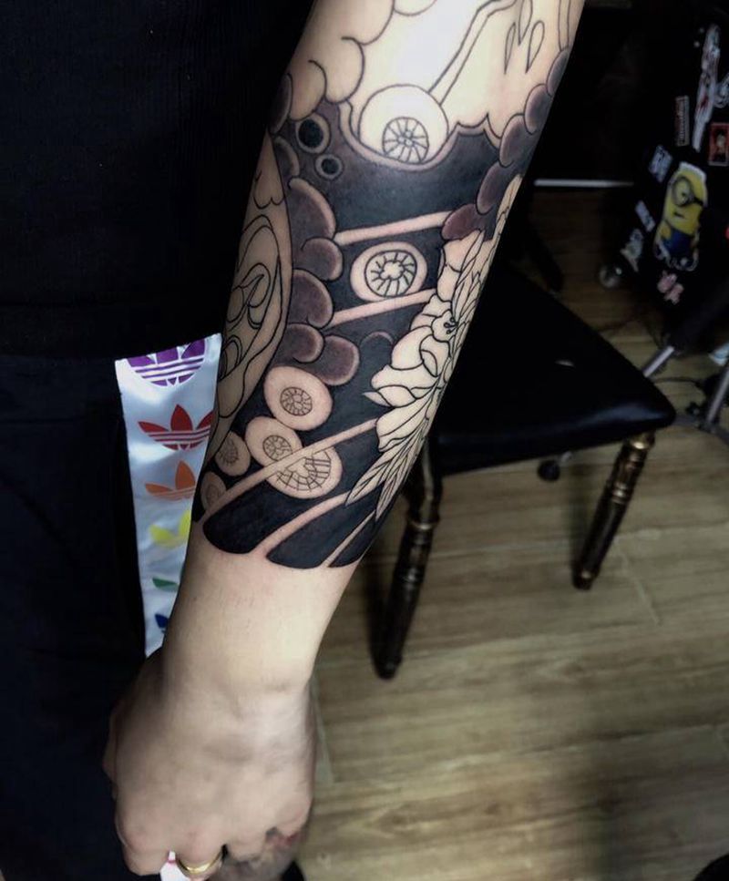 接花臂未完成纹身图片_手臂老传统纹身图案